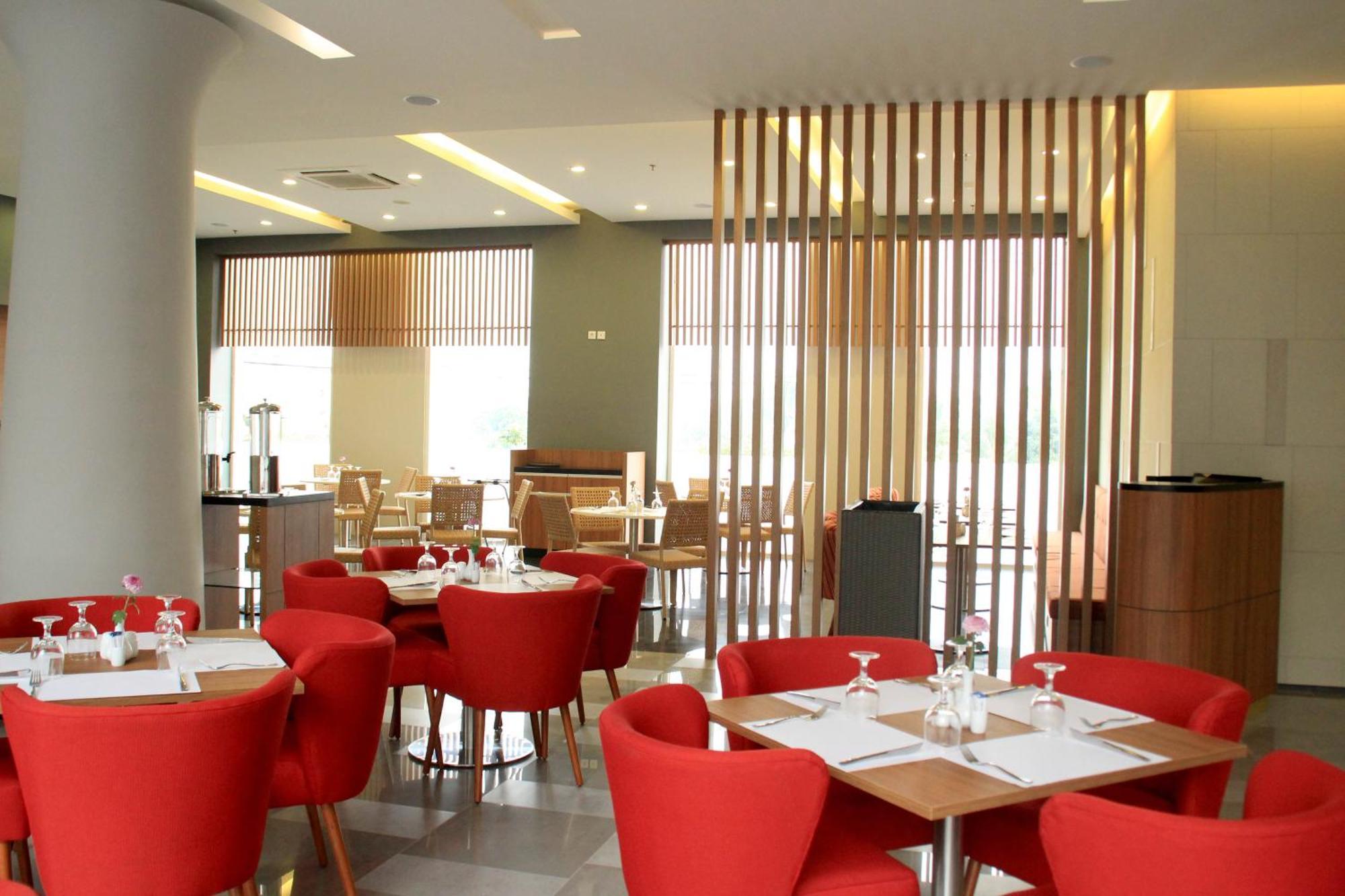 Kyriad Hotel Airport Jakarta Tangerang Exterior photo