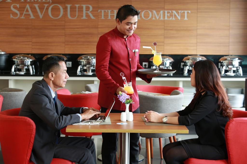 Kyriad Hotel Airport Jakarta Tangerang Exterior photo