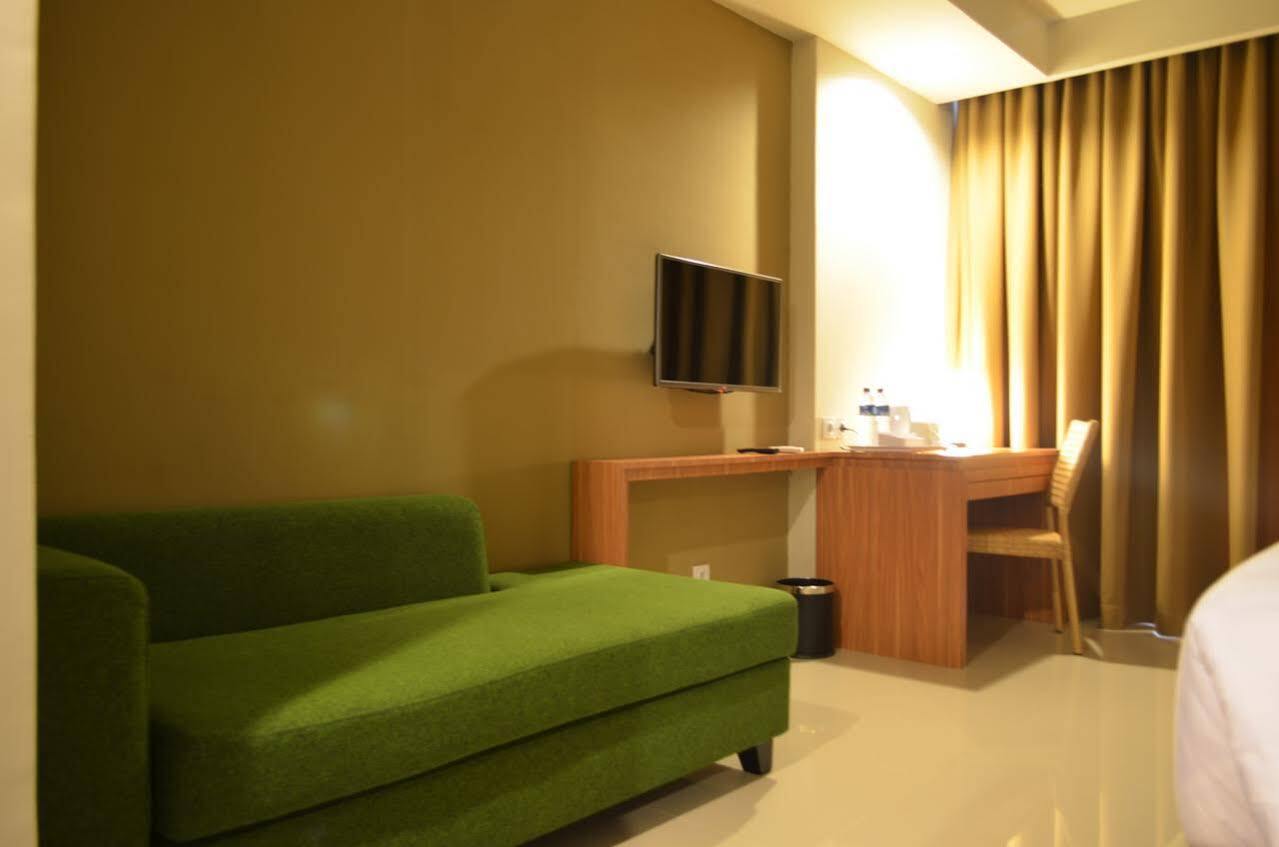 Kyriad Hotel Airport Jakarta Tangerang Exterior photo